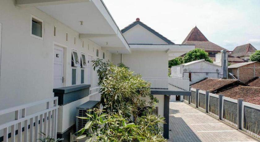 Capital O 1475 Oemah Jawa Family Residence Jember Exterior photo