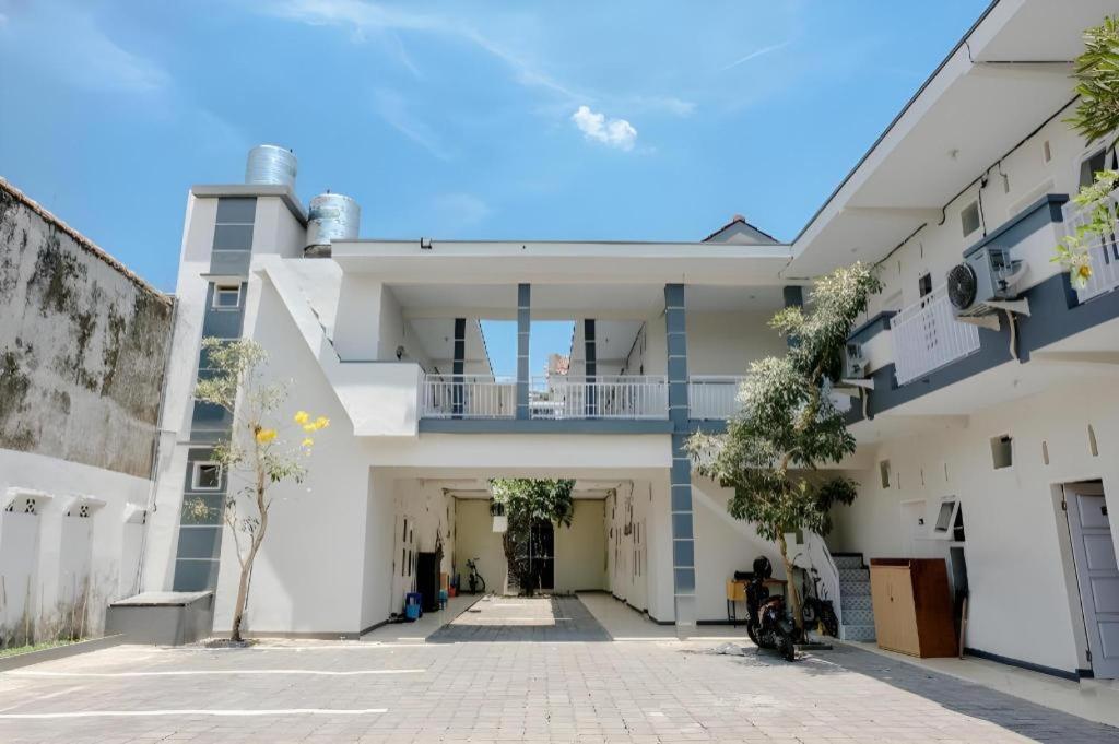 Capital O 1475 Oemah Jawa Family Residence Jember Exterior photo