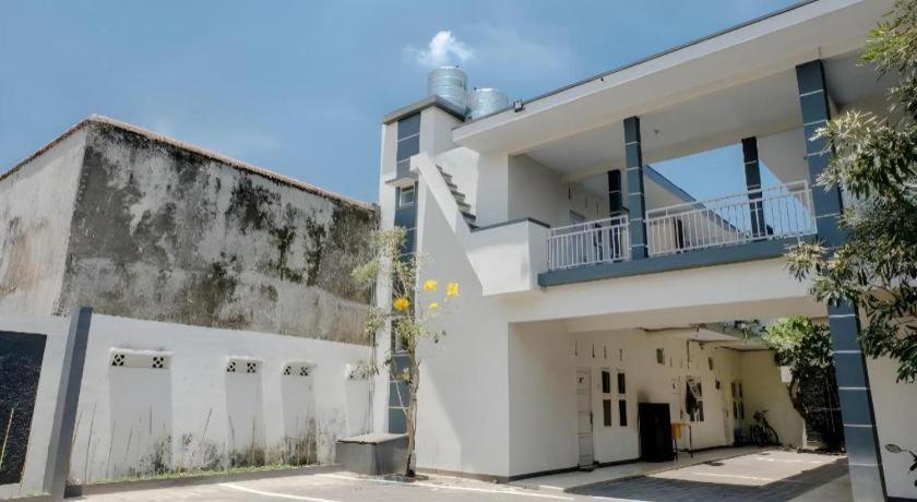 Capital O 1475 Oemah Jawa Family Residence Jember Exterior photo
